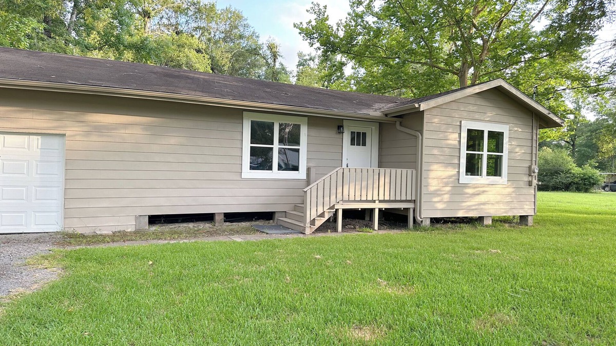 Voth House | Lumberton Texas 3 bedroom 1 bath updated home
