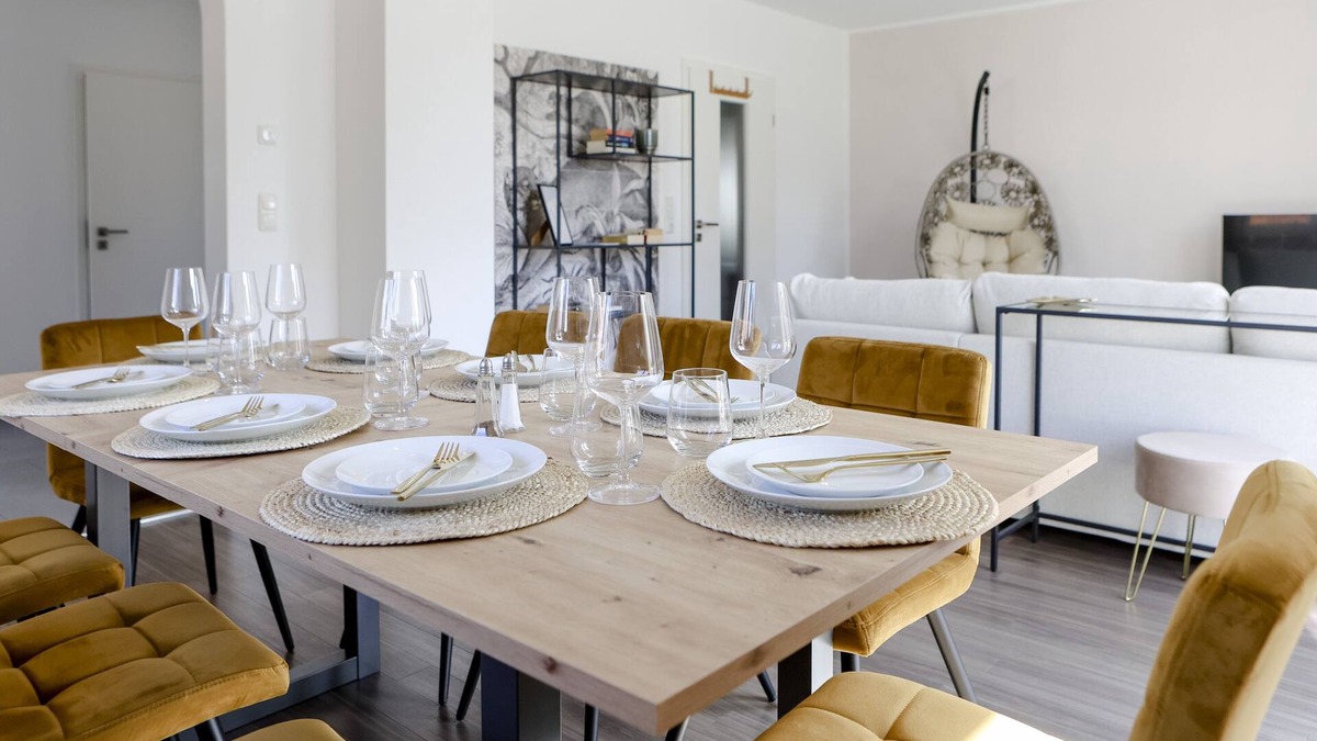 Richard-Strauss-Straße Apartment | Lumen Homes - Design-apt. Nahe Audi und Altstadt, 3 Zimmer, Netflix