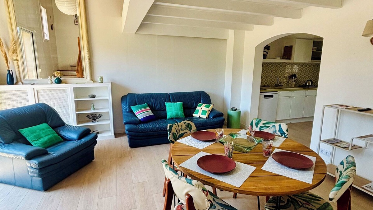 Montesquieu-des-Alberes Apartment | Luminous gîte, quiet and natural setting, cathedral ceiling living room with views of the Albères, terrace