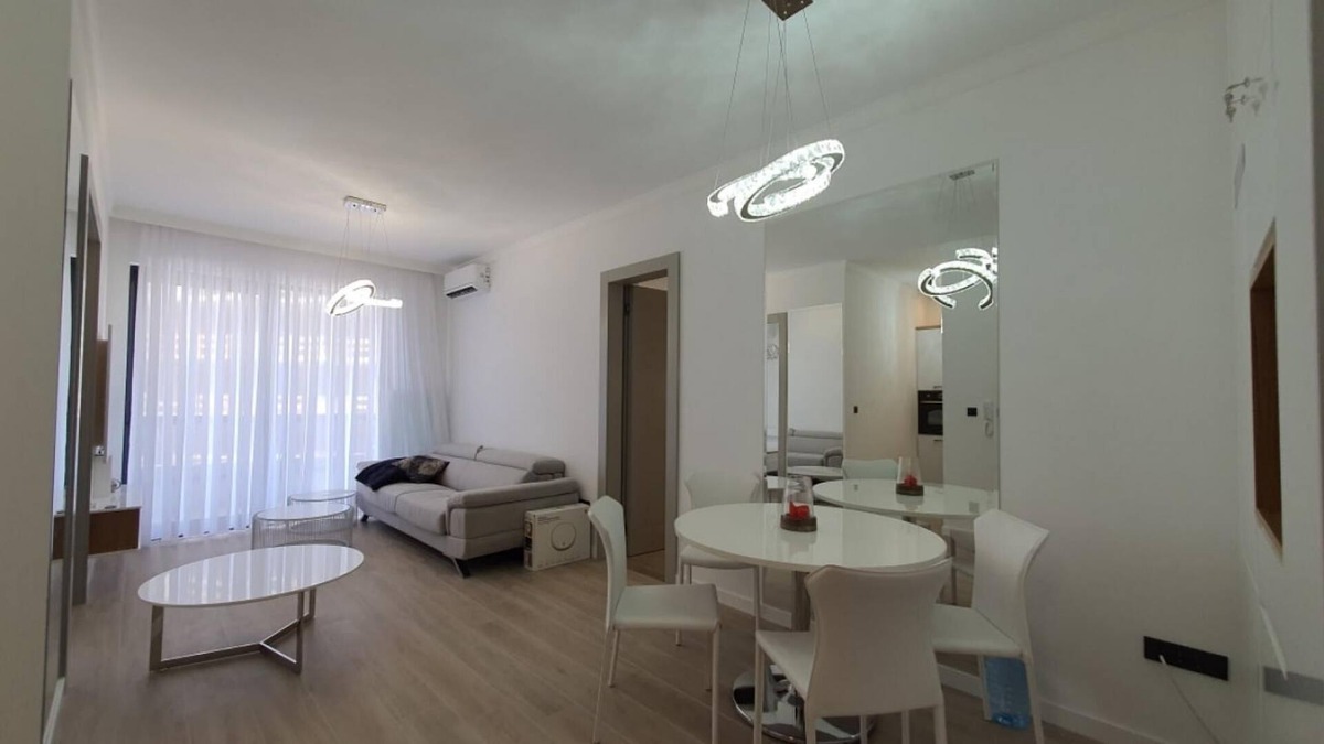 Maini Apartment | Luminous Apartment with Balcony near Budva Riviera