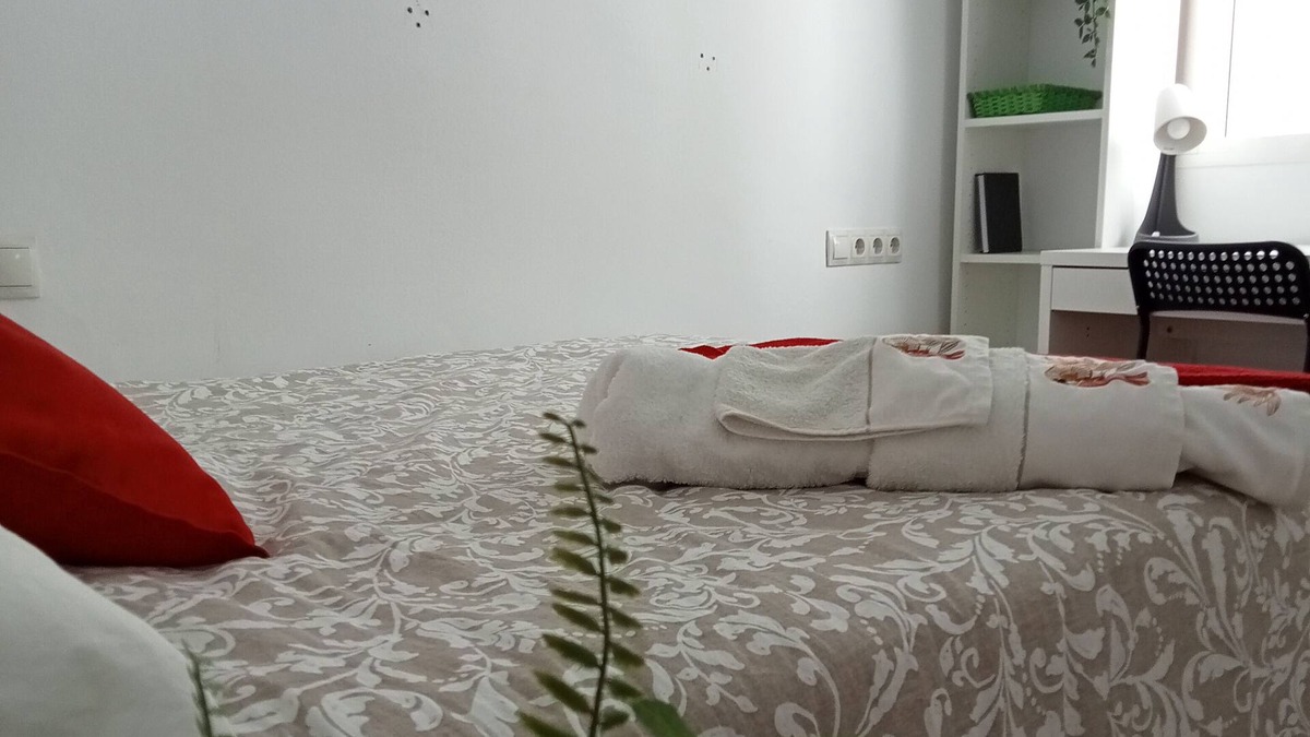 Doctor Barraquer-Grupo Renfe-Policlinico Apartment | Luminous, clean and handy apartment 2BDR 1BTH Kitchen