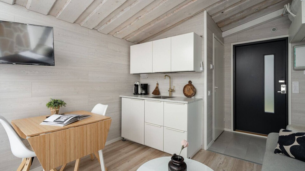 Kuusa Cabin | Luminous Lakeside Suite in Laukaa