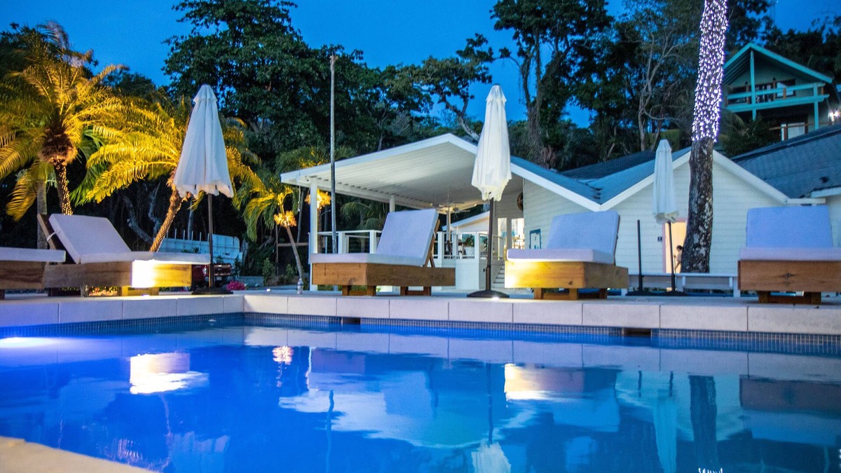 Antoneys Cay Hotel | Luna Beach