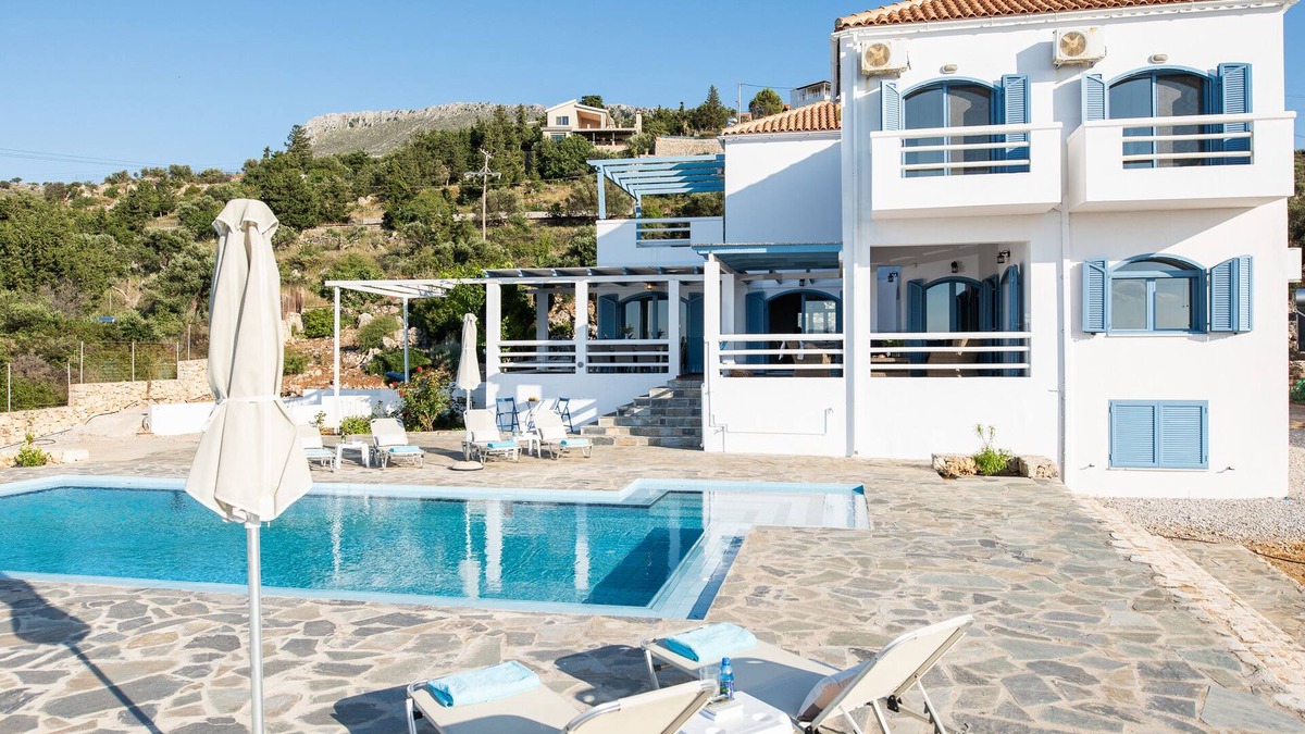 Apokoronas Villa | LUNA, beautiful, large villa with spacious outdoor areas and private pool.