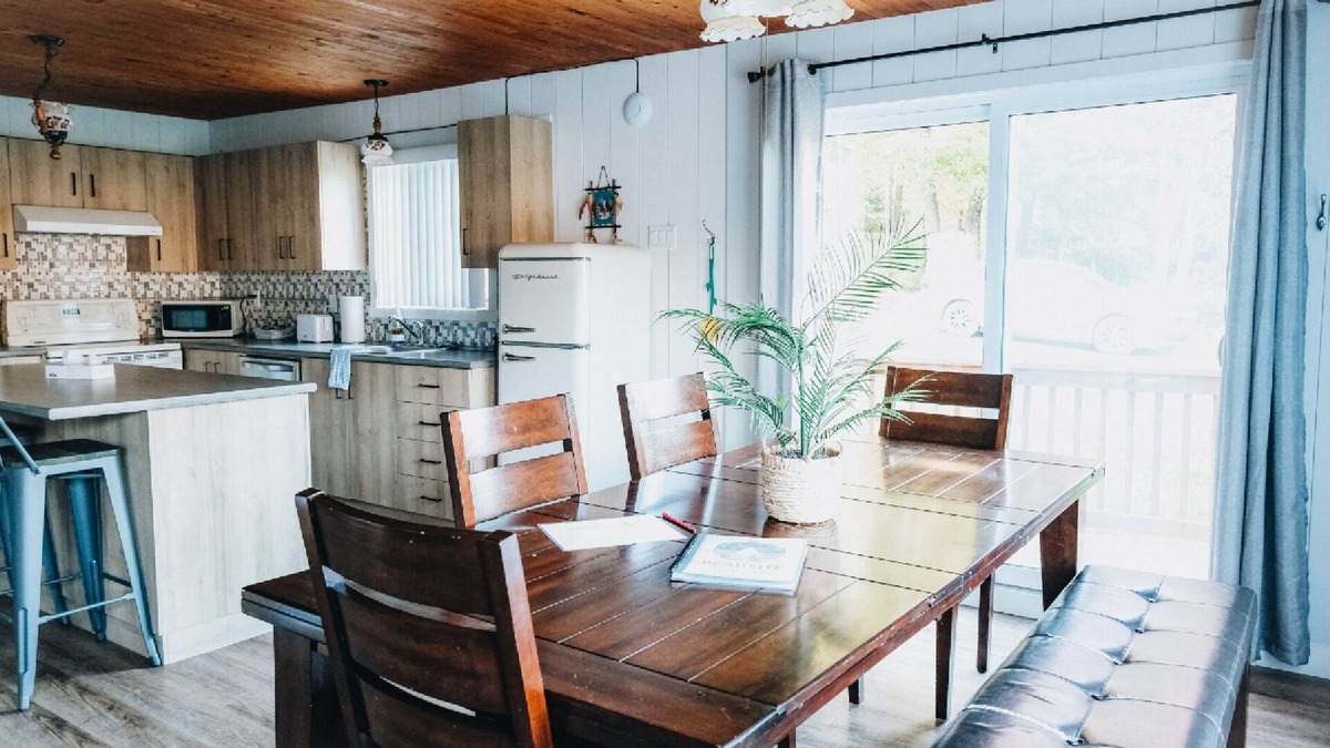 Sainte-Marguerite Ski Chalet | Luna-Cloud Chalet: river, adventure, AC, Wi-Fi, BBQ, pet-friendly. Ideal for gro