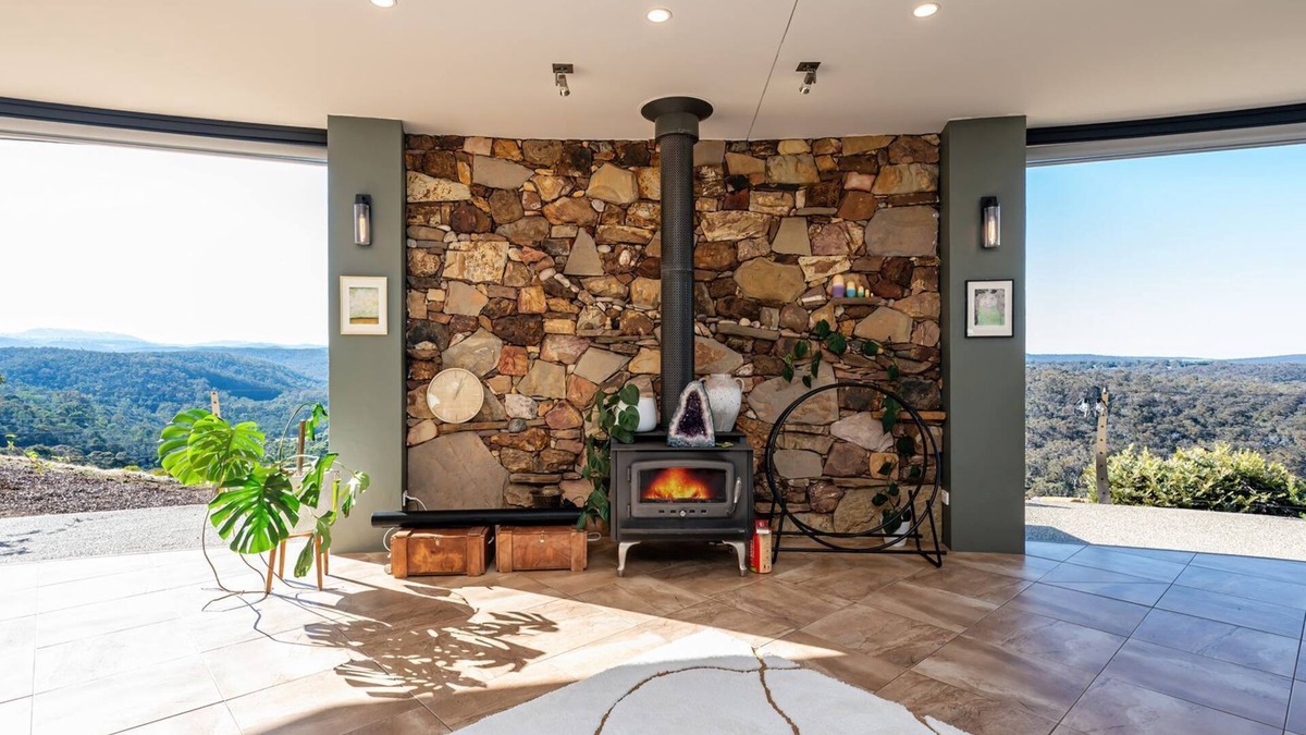 Coimadai House | Luna Views Retreat by Property Mums