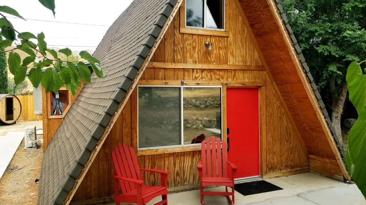 Bodfish Cottage | ▲ Lunar Landing ▲ Pet friendly, colorful A-Frame cabin with barrel sauna