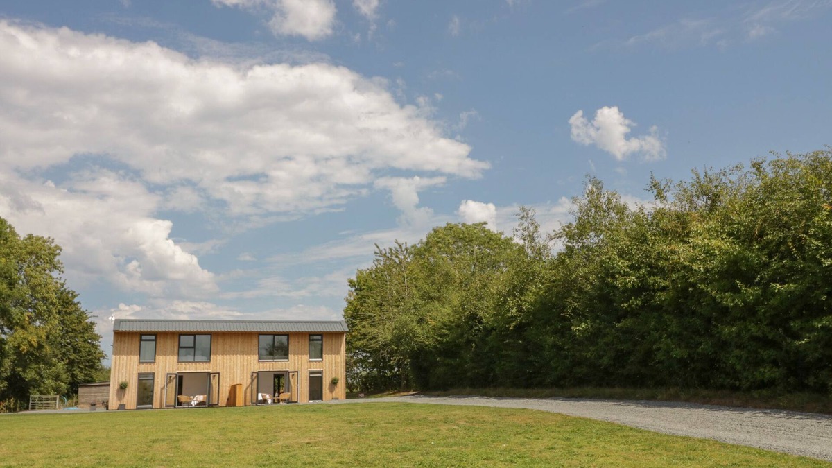 Whitney-on-Wye Cottage | LUNNON BARN, family friendly, luxury holiday cottage in Droitwich Spa