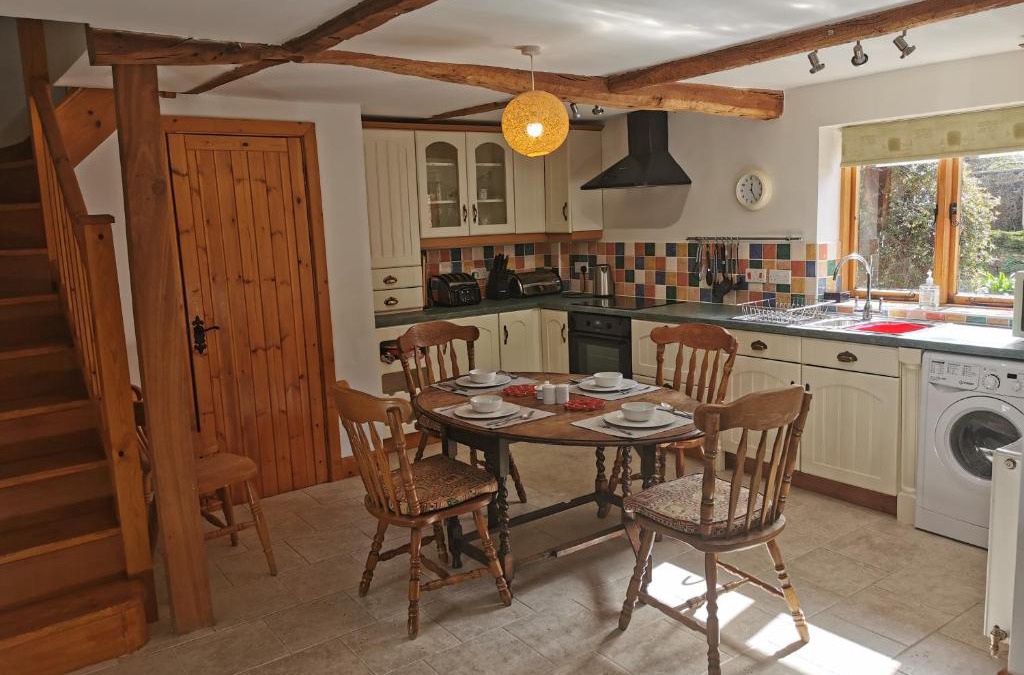 Albrighton House | Lupin Cottage at Boningale Manor