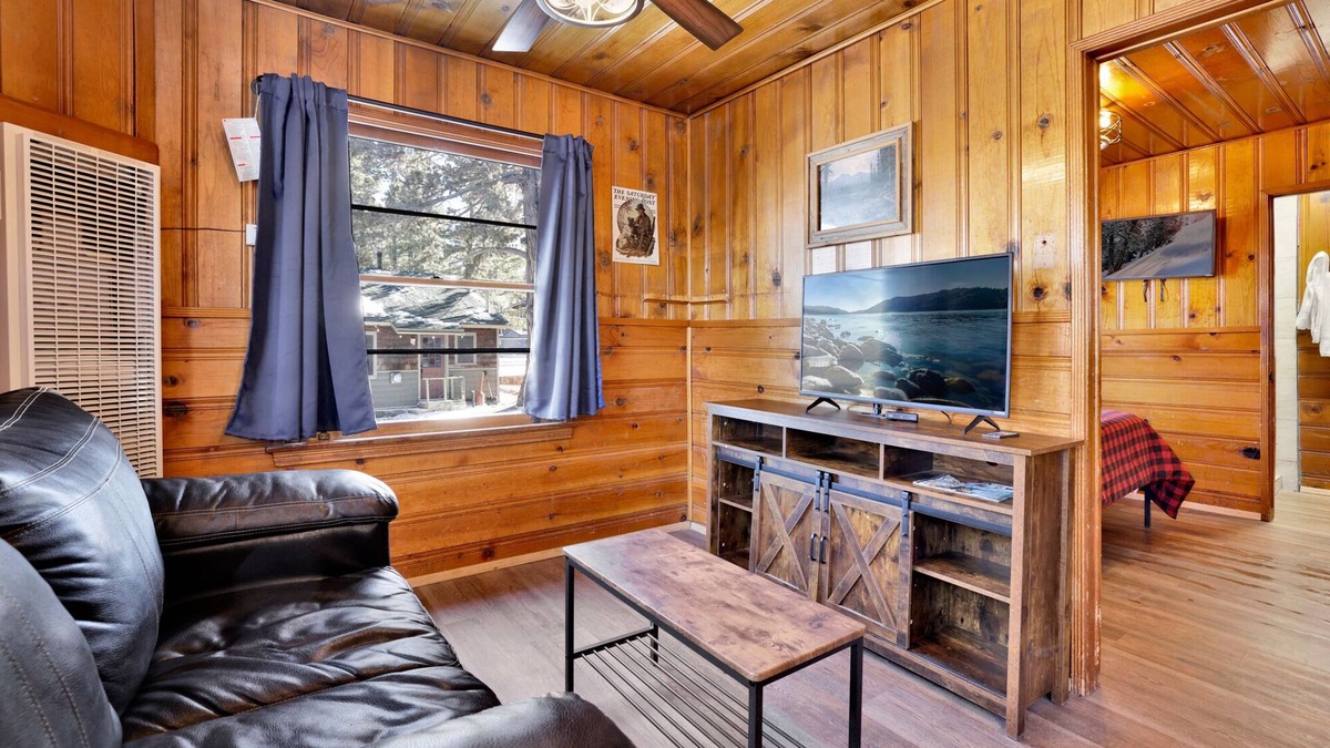 Patton Cabin | Lupine Lakeside Family Cabin at Shore Acres Lodge