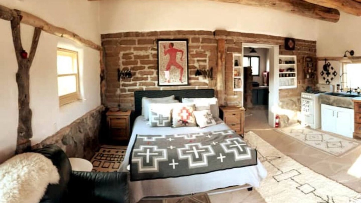 Abiquiu House | Luscious Adobe Studio in Gorgeous Abiquiu!