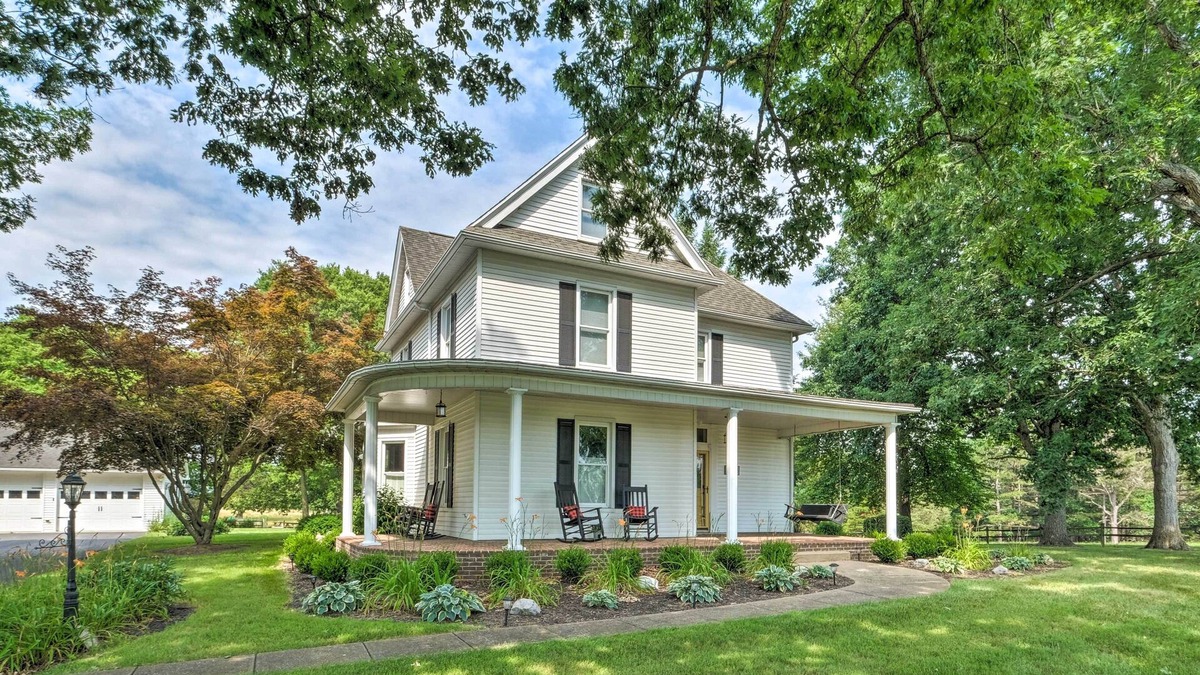 Edinburg House | Lush, Modern Farmhouse w/Mtn Views & Sunroom