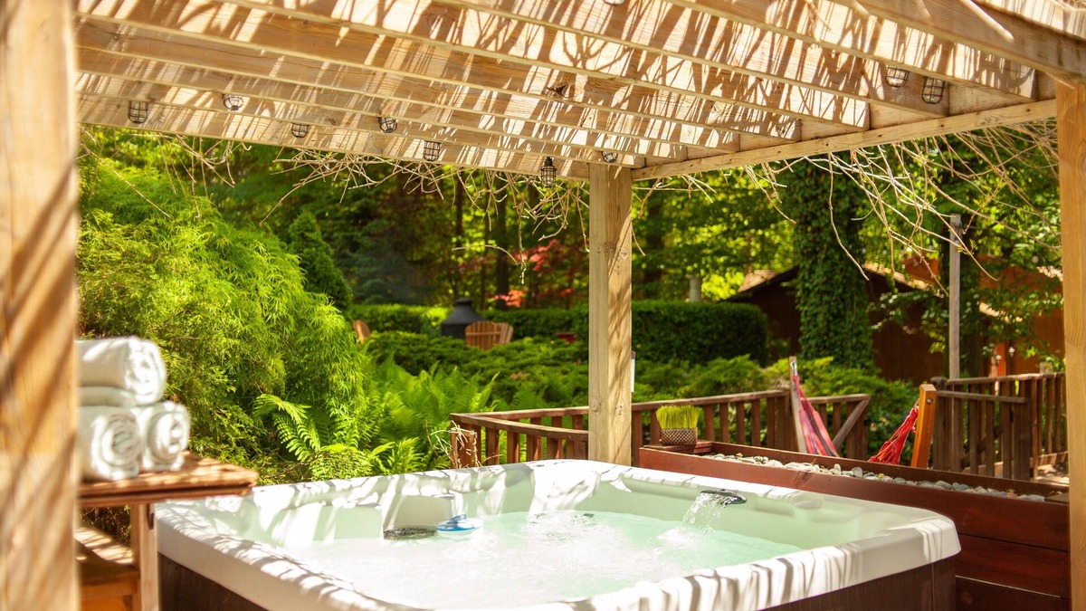 Fennville House | Lush Oasis near Lake Michigan