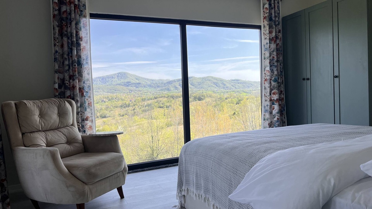Bartin Villa | Lush Private Garden With Mountain View - Close To Beaches and Centrum