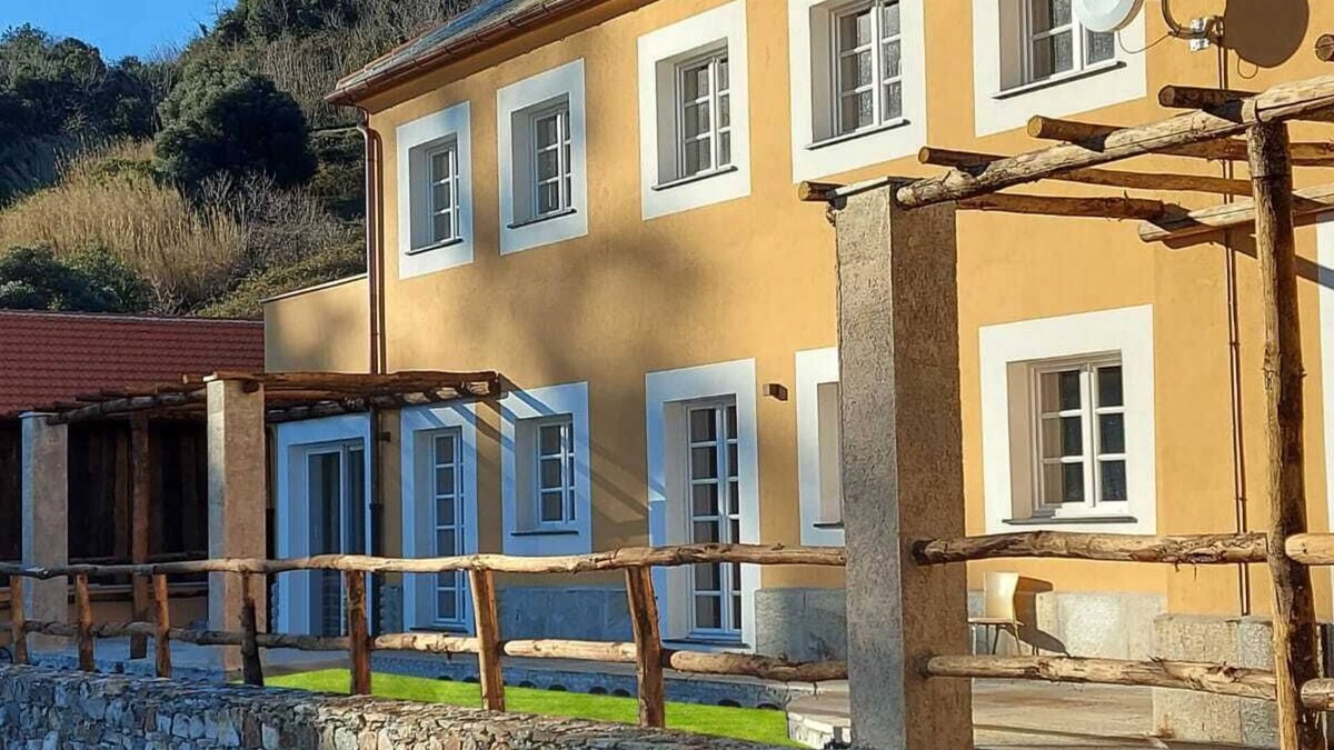 Arenzano Apartment | Lussuoso Appartamento con Piscina e Vista Mare