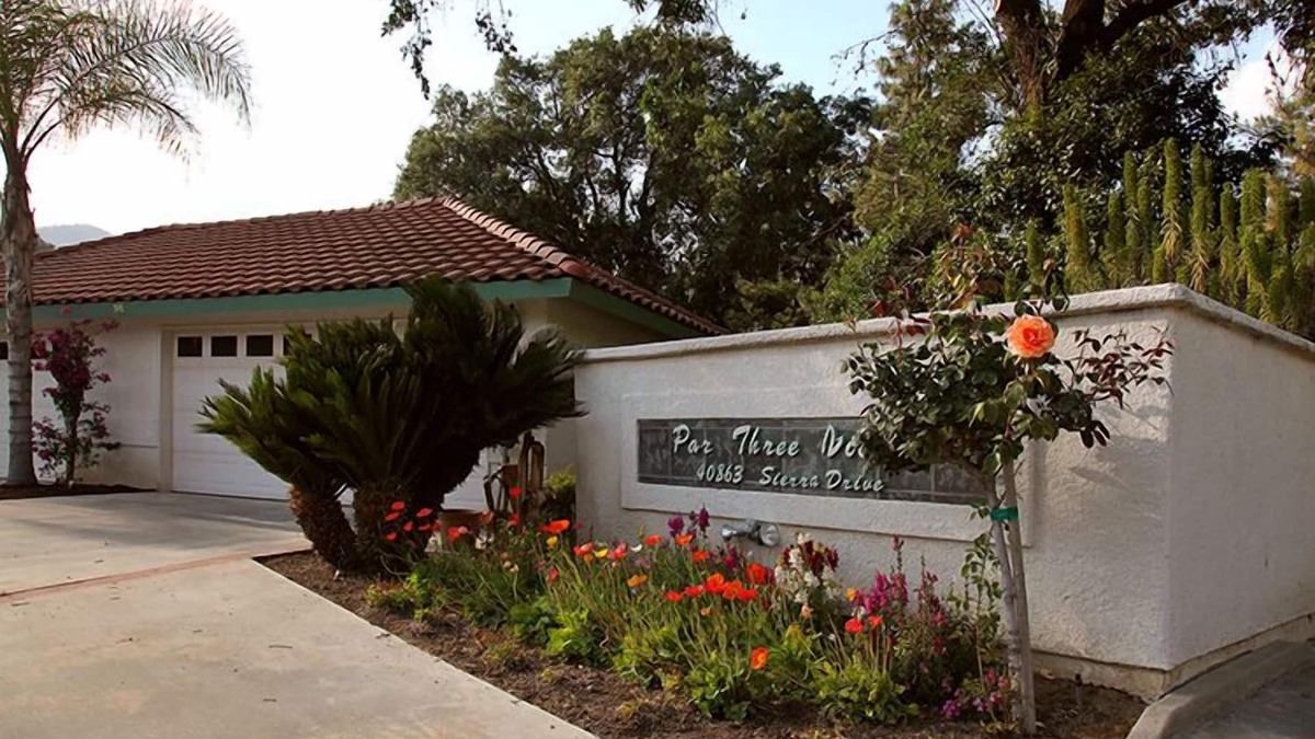 Three Rivers Villa | Lux 2/2 w/firepit next to Kaweah River & 10 min from Sequoia National Park
