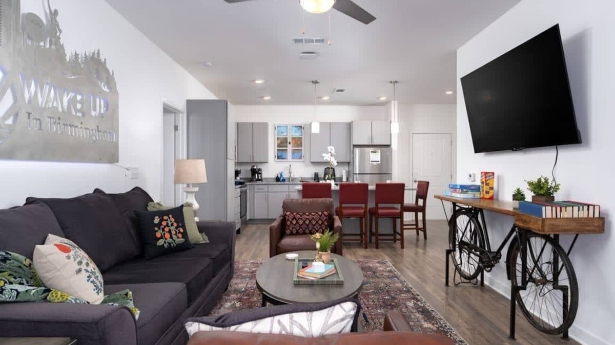 Pelham Apartment | Lux 2 BR w/private 2 bath Mins to Oak Mtn St Park