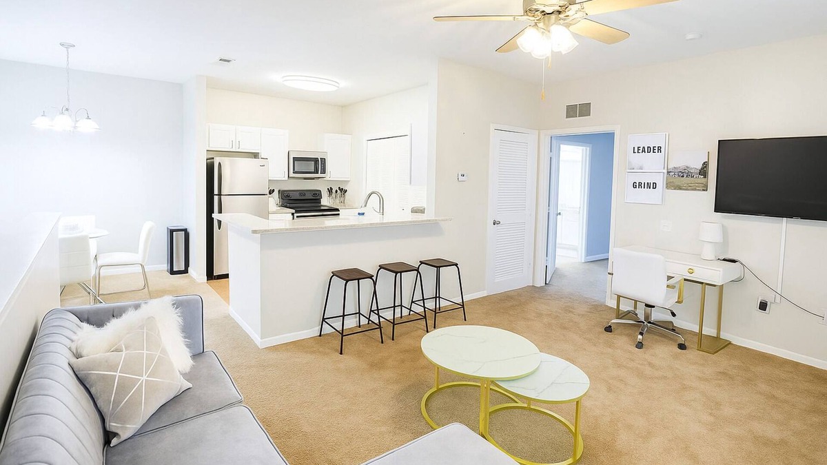 Ferry Pass Apartment | Lux 2BR 2BA mins from the water