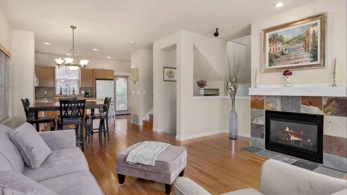 Education Hill House | Lux 3-bedroom townhome