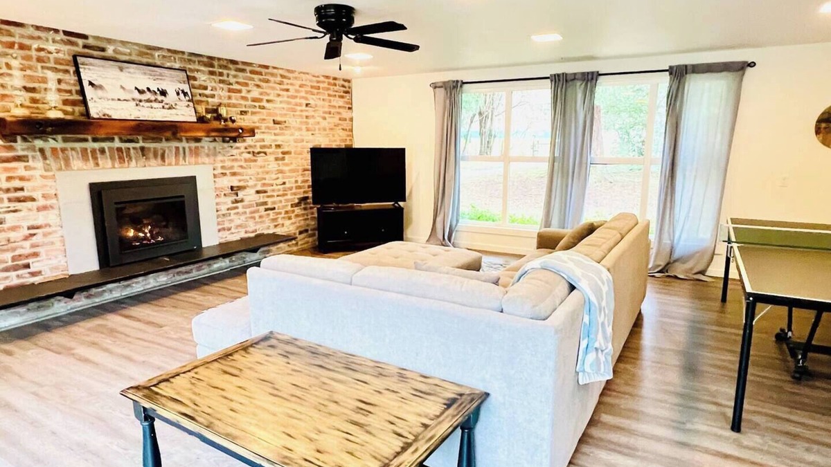 Union Hill-Novelty Hill House | Lux 3BR Home + Game Room - Wooded Escape Near Downtown Redmond