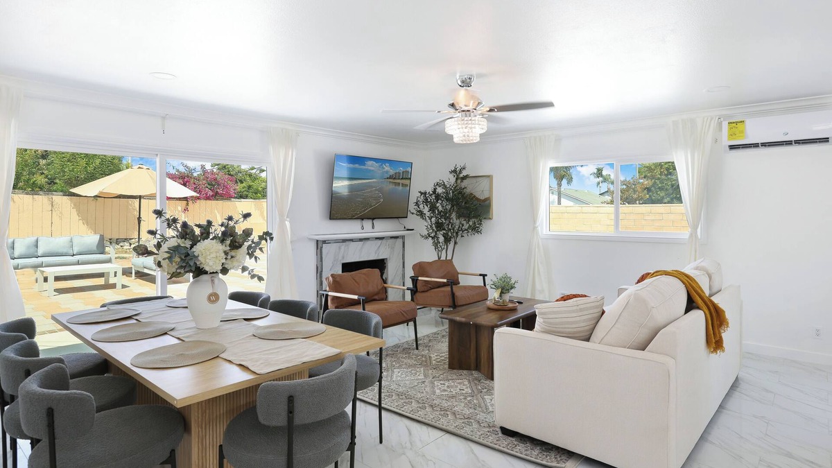 Mesa Verde House | LUX 4-bedroom house on Marshfield with Private Gate and Spacious Backyard