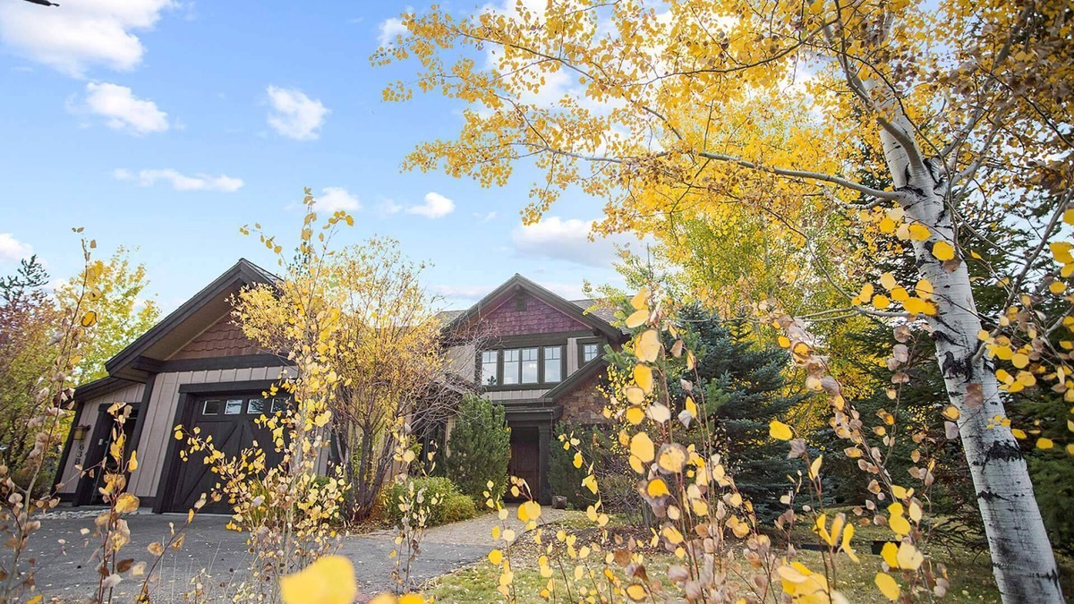 McCall House | Lux 4 Season Spacious Retreat! River Lodge w/HotTub, Sauna, & Gym! High End Furnishings Throughout!
