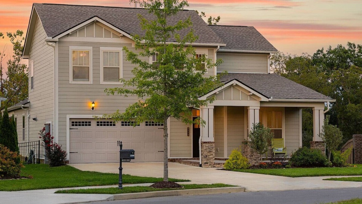 Thompson's Station House | Lux: 4BR/4BA game room, gym, near Nashville!