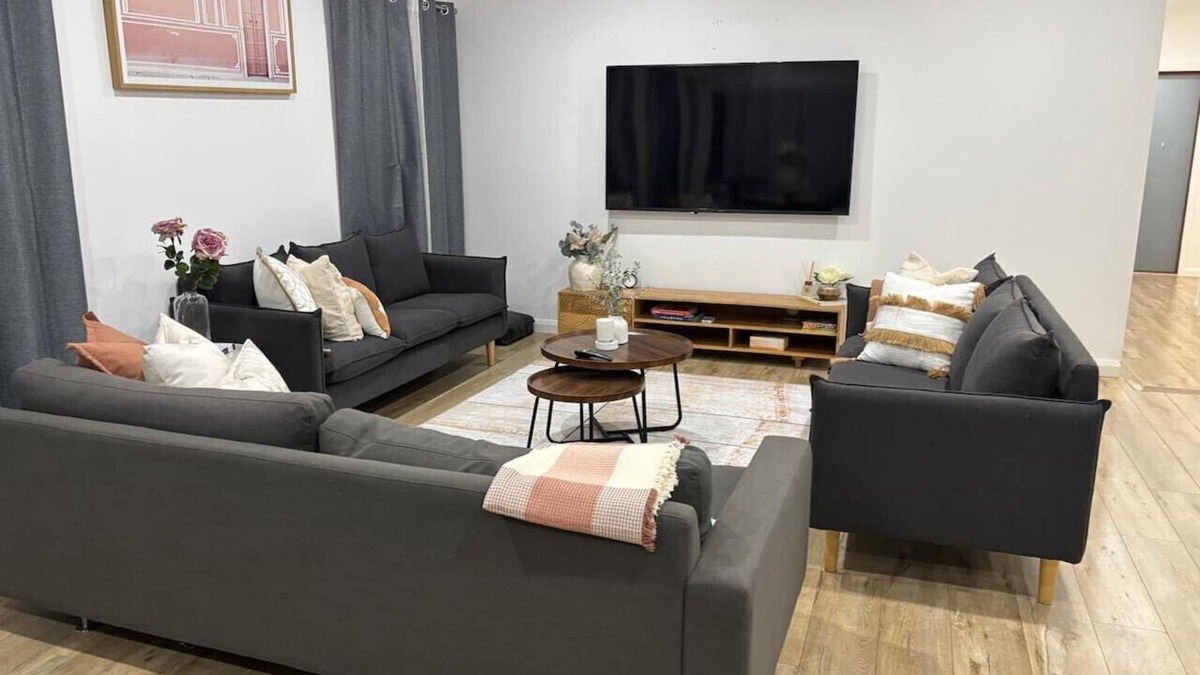 Bridge Inn House | Lux 4BR Retreat, Pet-Friendly