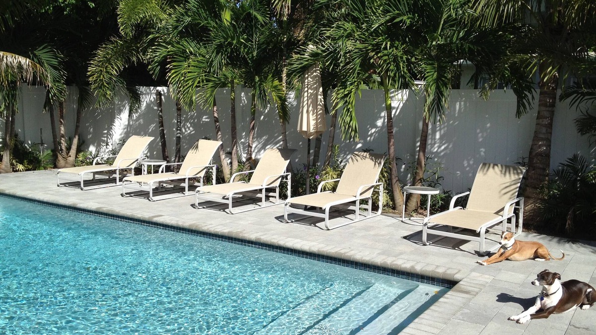 Lauderdale Beach House | Lux accommodations, close to everything!