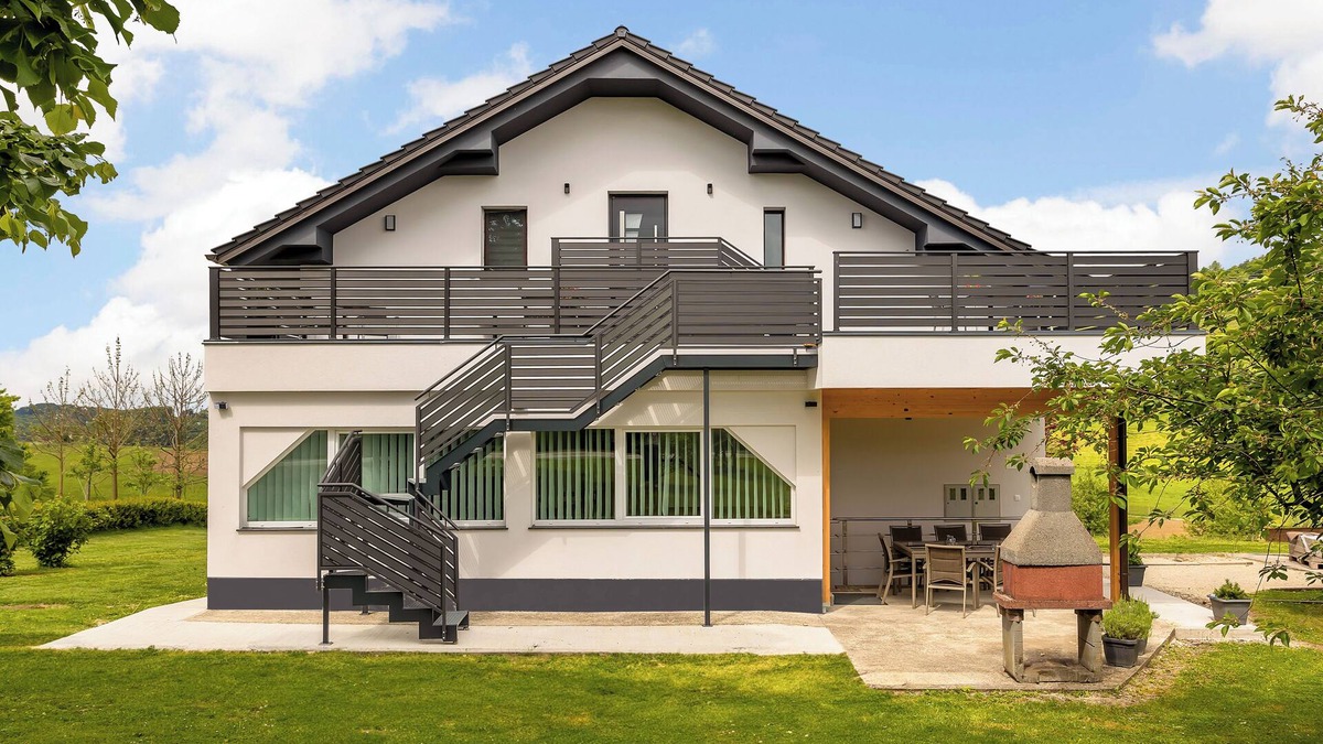 Cerklje ob Krki House | Lux Apartments Kunej pod Gradom with balcony 1 close to castle Podsreda