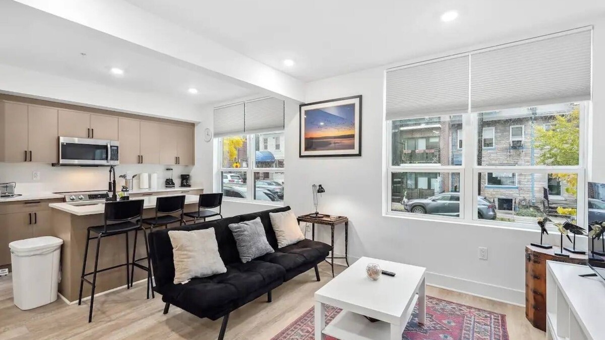 Brookland Bed & Breakfast | LUX Brookland Retreat | Close to Shops Restaurants