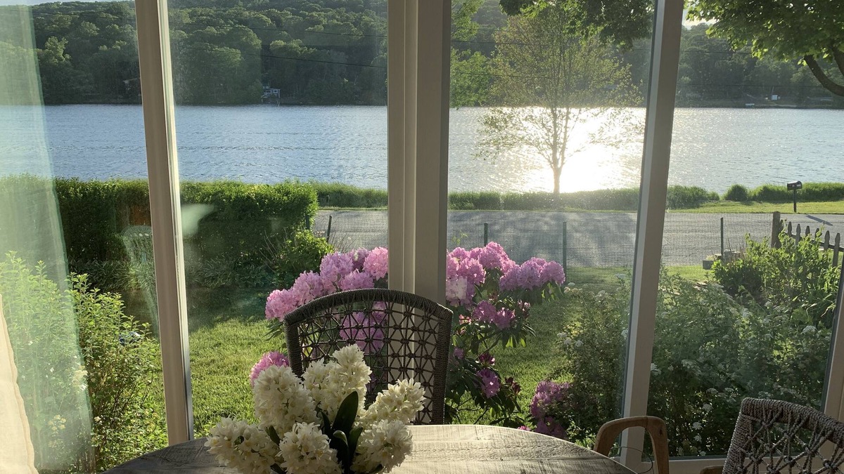 Lake Carmel House | Lux Bungalow on Gorgeous Lake. Relax. Explore nearby towns. Ski. Kayak. Hike.