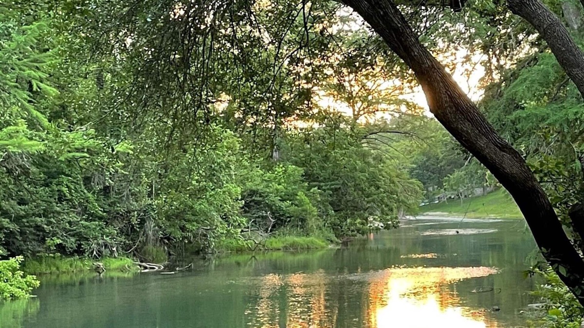 Canyon Lake Cabin | LUX Cabin ON Guadalupe River below Canyon Lake Dam - near Whitewater Music