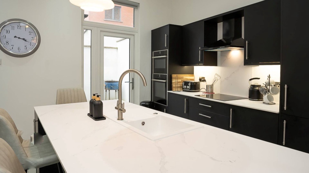Queens Quarter House | Lux Central 4 BDR house