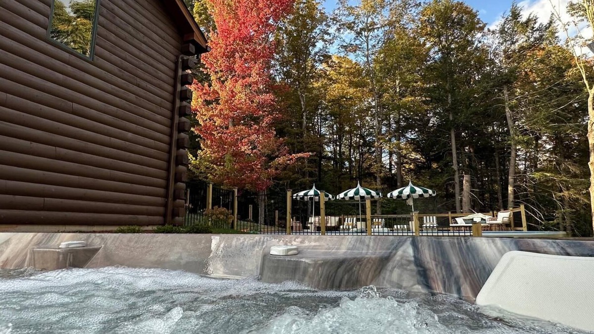 Windham Ski Chalet | Lux Chalet-Ski View. 2 Fireplaces. Pool. Hot Tub. Sauna. Pizza Oven