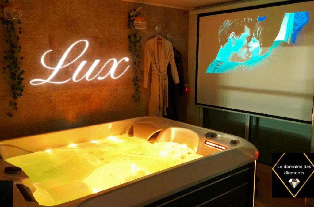 Aulnoy-lez-Valenciennes Apartment | Lux, chambre spa privatif Valenciennes
