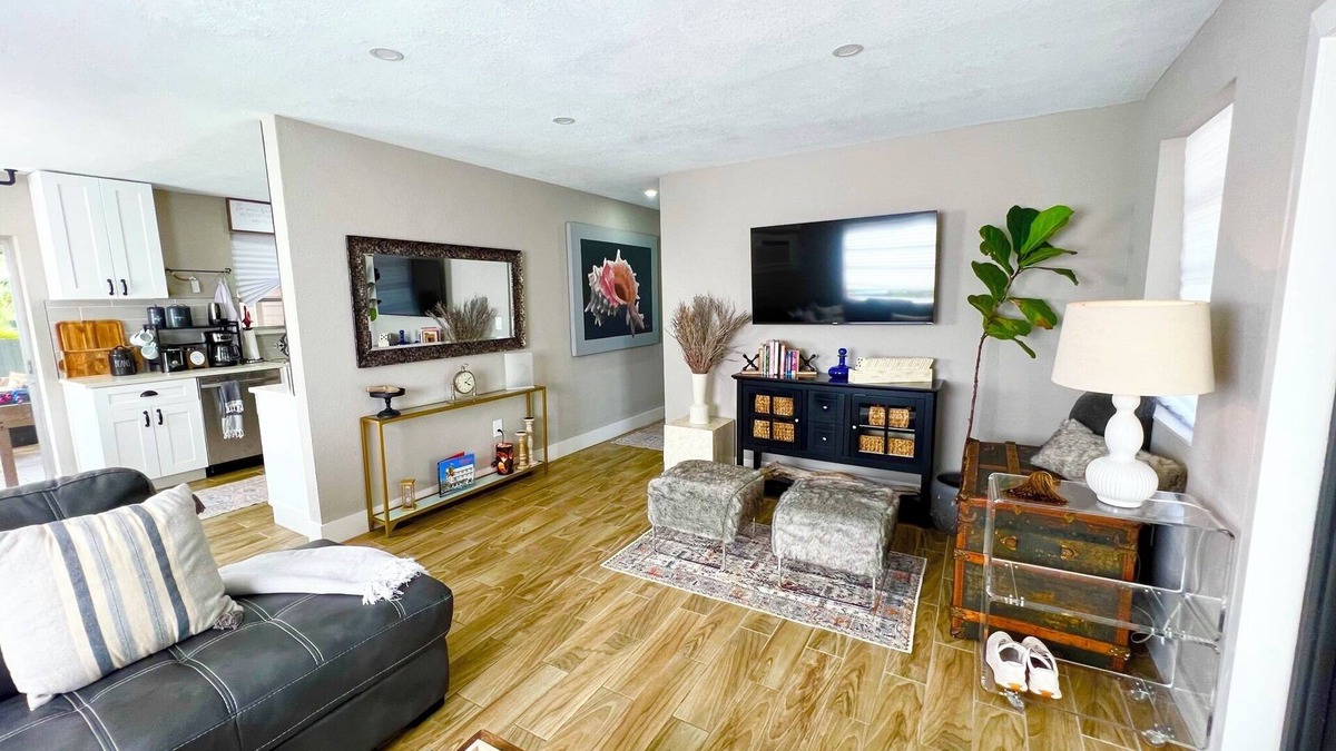 Sweetwater House | Lux CLEAN Family-ready retreat games, proximity to FIU, Everglades, Shopping +