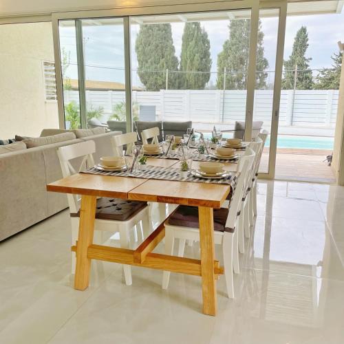 Rishon LeTsiyon House | Lux & Comfy ~ Pool ~ Queen Beds