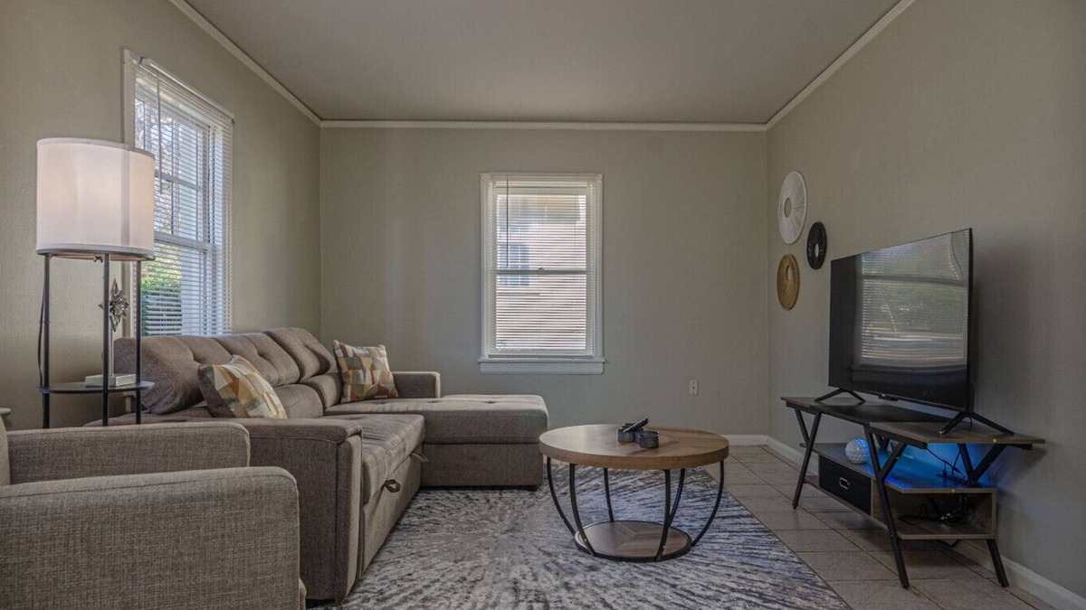 Columbus Apartment | Lux Condo in Midtown