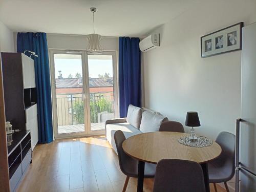 Pruszkow Apartment | Lux Corner Park przestronne mieszkanie z klimatyzacją i podziemnym garażem