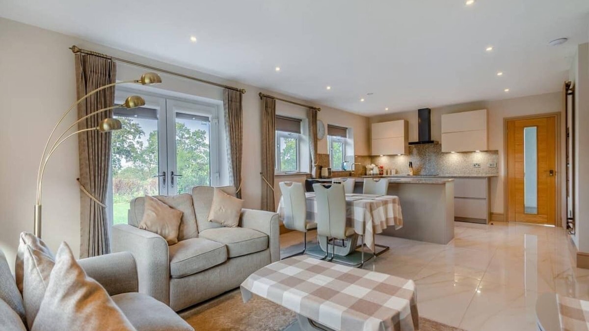 Blackburn House | Lux Cottage