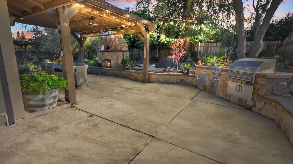 Granite Bay House | Lux Family Retreat-Pizza Oven-Dogs-Lake 1 Mile