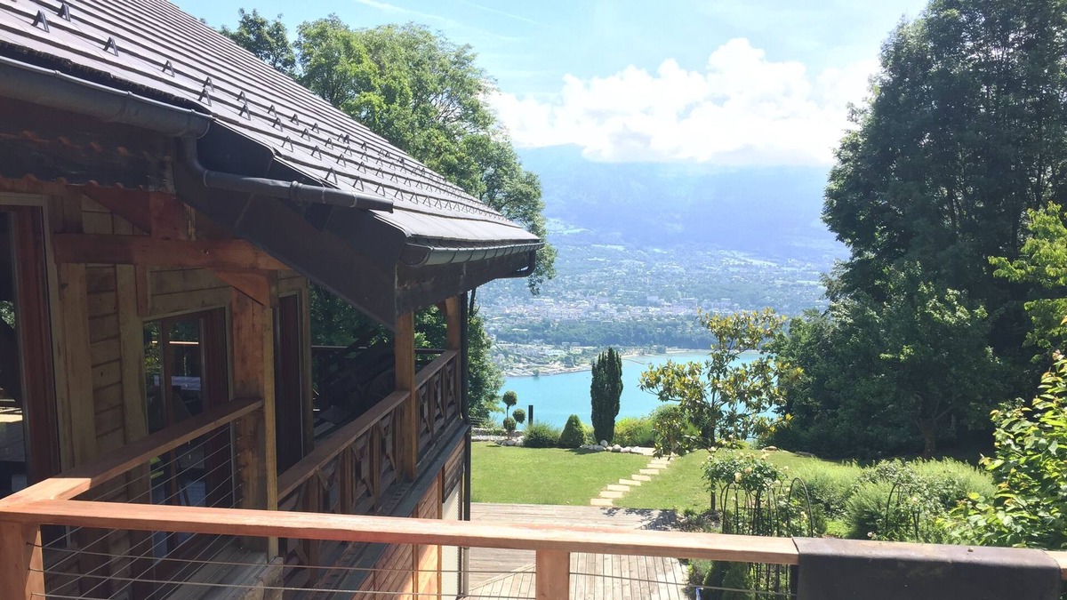 La Chapelle-du-Mont-du-Chat Ski Chalet | Luxury chalet, sauna, spa, fitness, lake view, beach 10 min away