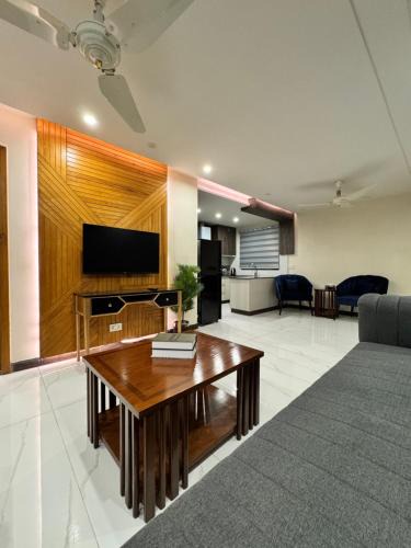 Lahore Apartment | Lux Haven Stays 2 Bedroom Luxury Apartment Near Gulberg - Ultimate Getaway Experience