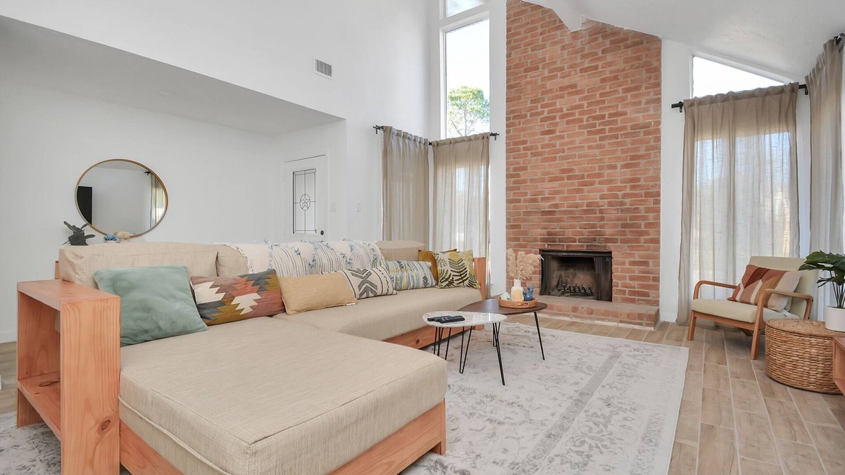 Chinatown House | Lux home in the heart of Houston's multicultural Chinatown.