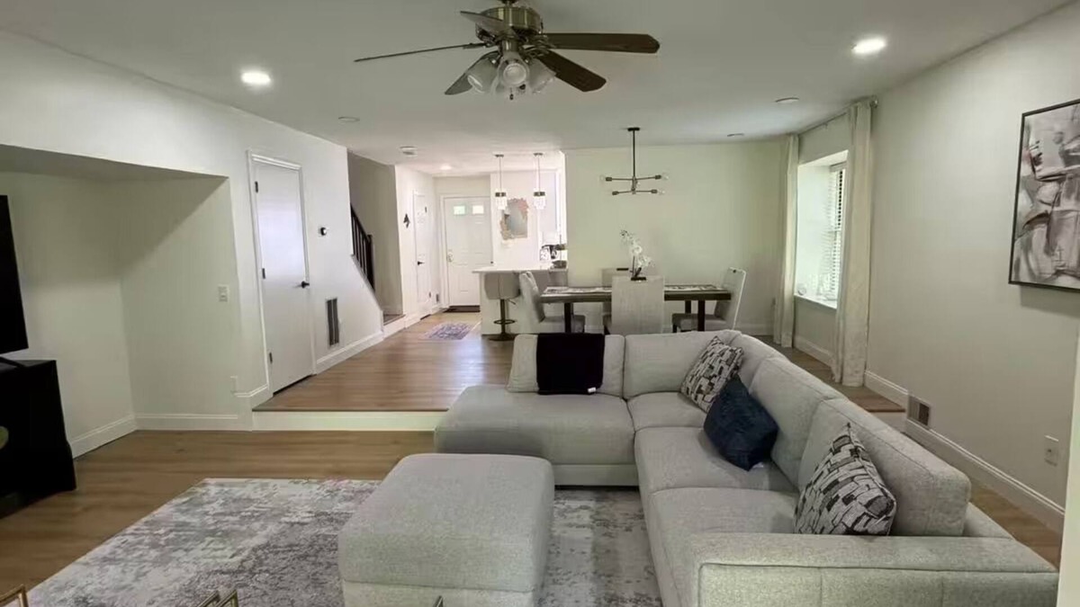 Merrimack House | Lux home near Rt 3/MHT/mountain/lake/ocean/Boston