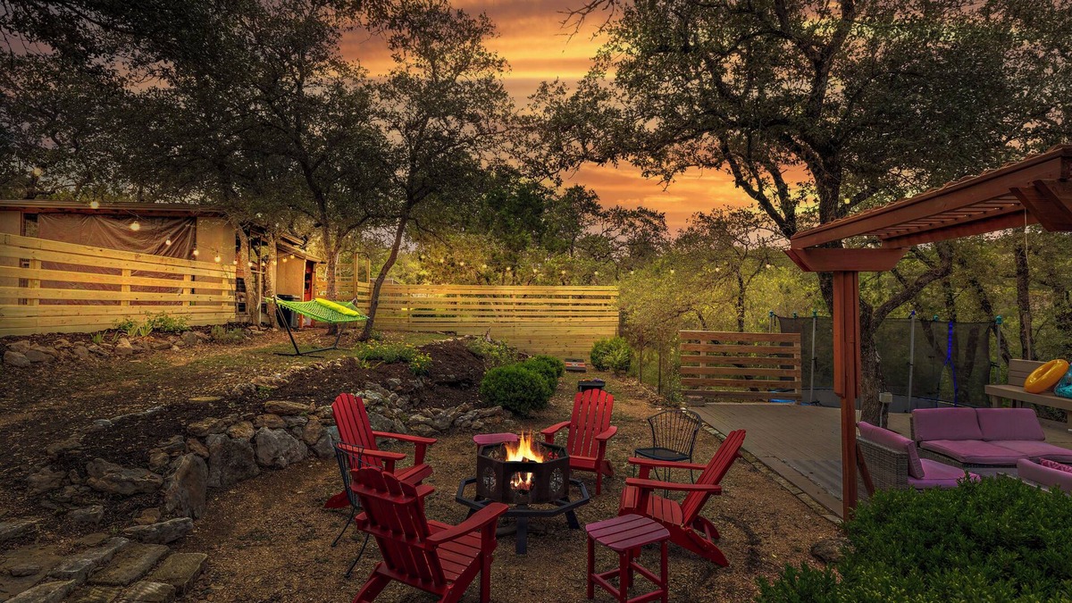Spicewood Cabin | Lux, Hot tub, Nature, Modern, 35 min to ATX - Game room and Pool Access