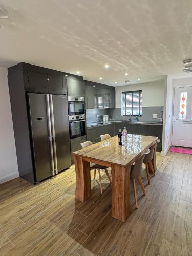 Bracknell Villa | Lux House, Jennett's Park