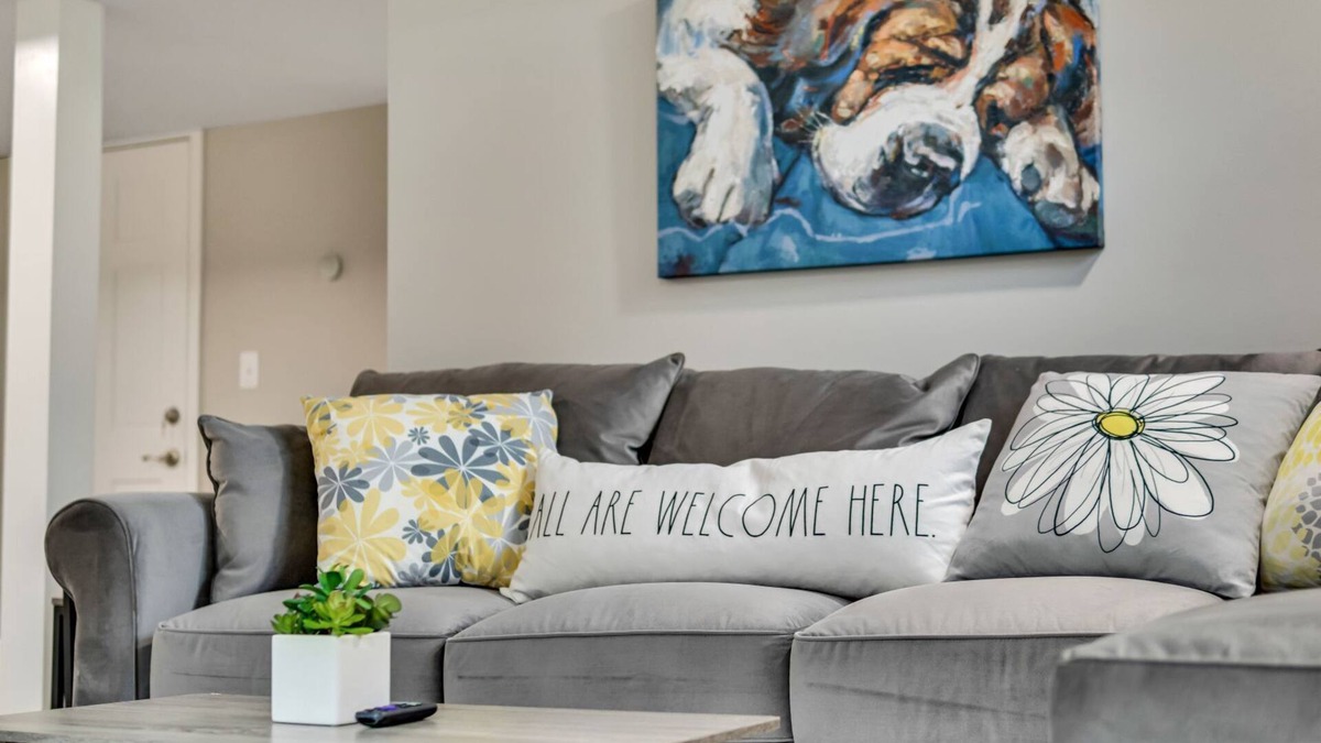 Smyrna House | Lux Lake Laurel retreat-King-Dogs Welcome! Sleep 6