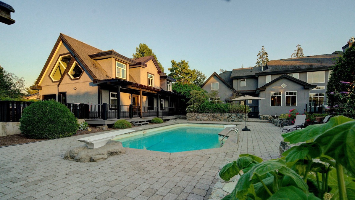 Surrey House | Lux Mansion, sleeps 22, pool, hot tub, gym, office, playground